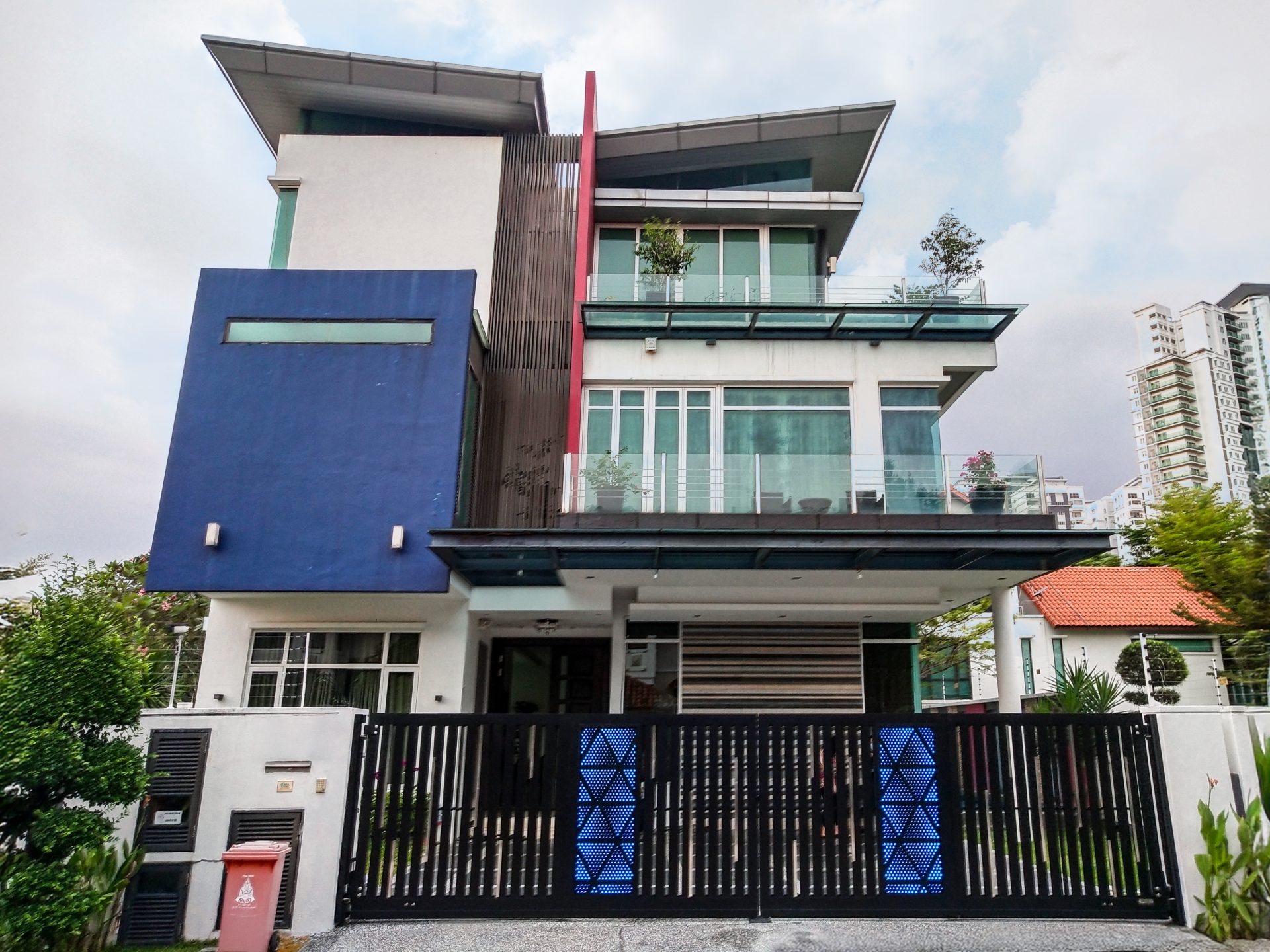 Trackless folding gate Trackless autogate Folding gate Malaysia Aluminium gate Malaysia Delux autogate Unigate Autogate Malaysia Unigate Malaysia Trackless gate Malaysia Aluminium gate supplier Malaysia Aluminium auto gate Autogate price Autogate system price Trackless autogate malaysia price Autogate malaysia price Aluminium gate suppliers Tricity