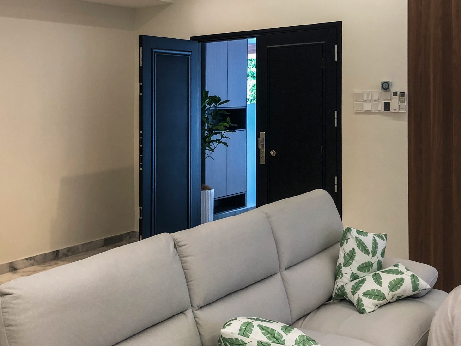 Security door Malaysia Aluminum door Luxury security door Delux security door price Aluminium security door Alutechdoor Security door design for home Best safety door Best security door malaysia Modern security door Security door design Safety door Malaysia Premium security door dt301